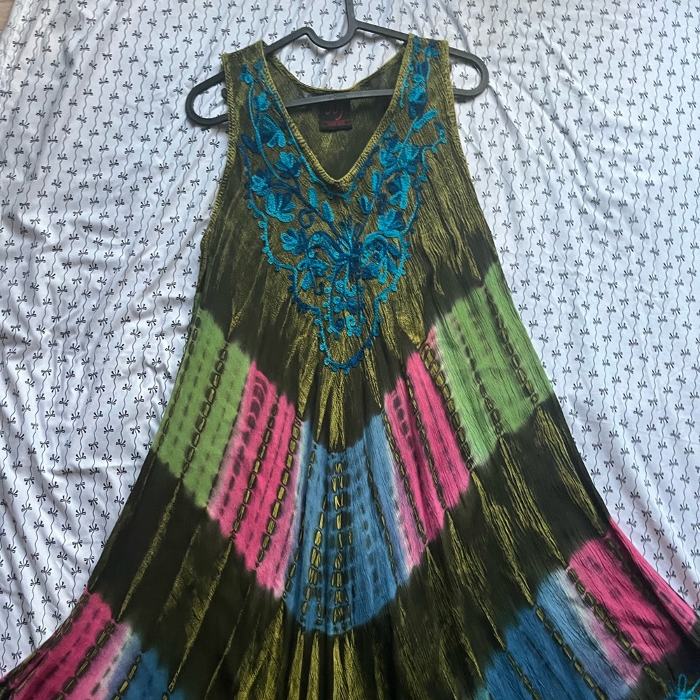 Colorful Sleeveless Maxi Dress with Embroidered Detail